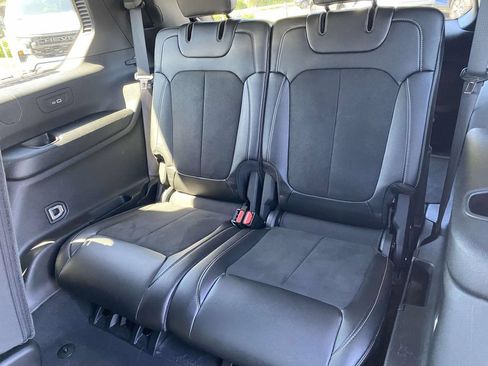 Used 2023 Jeep Grand Cherokee L Laredo RWD image 12