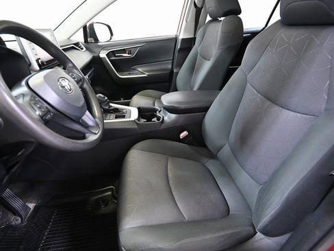 Used 2019 Toyota RAV4 XLE image 7