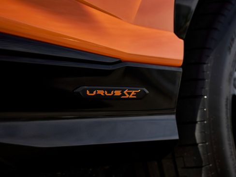 Used 2025 Lamborghini Urus SE image 8