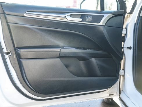 Used 2020 Ford Fusion SEL image 19