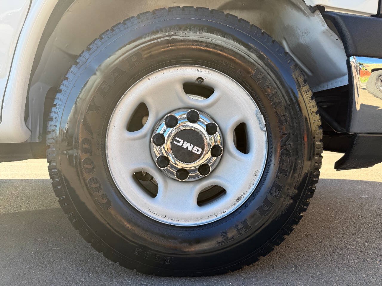 Used 2008 GMC Savana 3500 Extended Passenger w/ LT Preferred Equipment Group RWD image 34