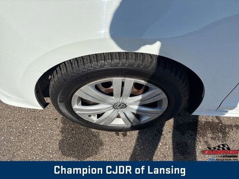 Used 2017 Volkswagen Jetta S image 2