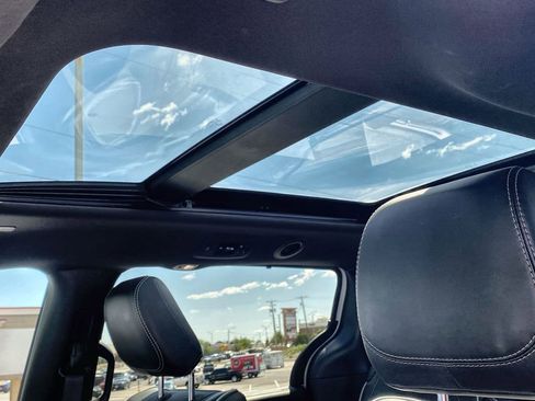 Used 2024 Chrysler Pacifica Limited w/ S Appearance Package image 21