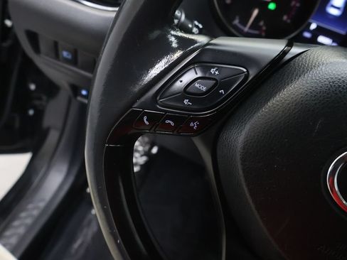 Used 2022 Toyota C-HR Limited FWD image 19