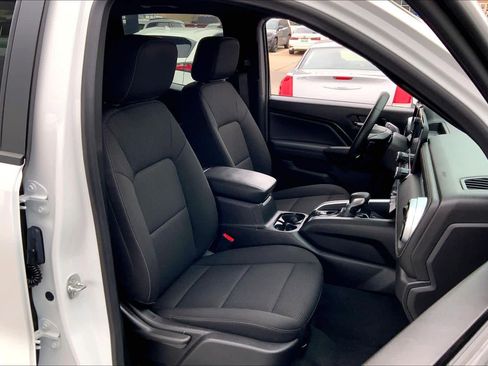 Used 2024 Chevrolet Colorado LT image 9