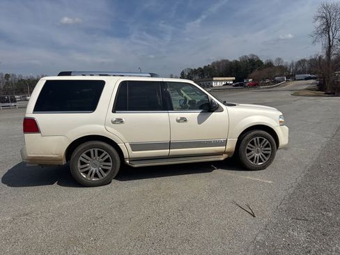Used 2007 Lincoln Navigator Ultimate image 17