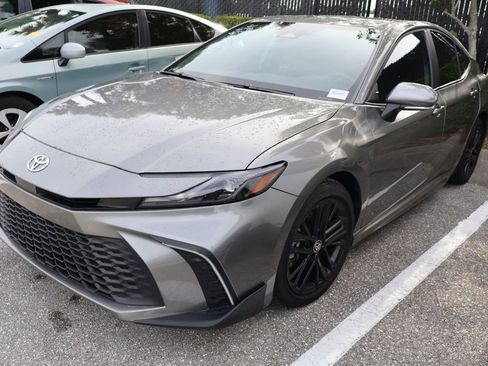 Used 2025 Toyota Camry SE w/ Convenience Package FWD image 2
