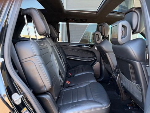 Used 2014 Mercedes-Benz GL 63 AMG 4MATIC image 29