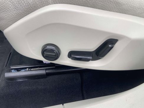 Certified 2023 Volvo XC60 B5 Plus w/ Protection Package Premier image 18