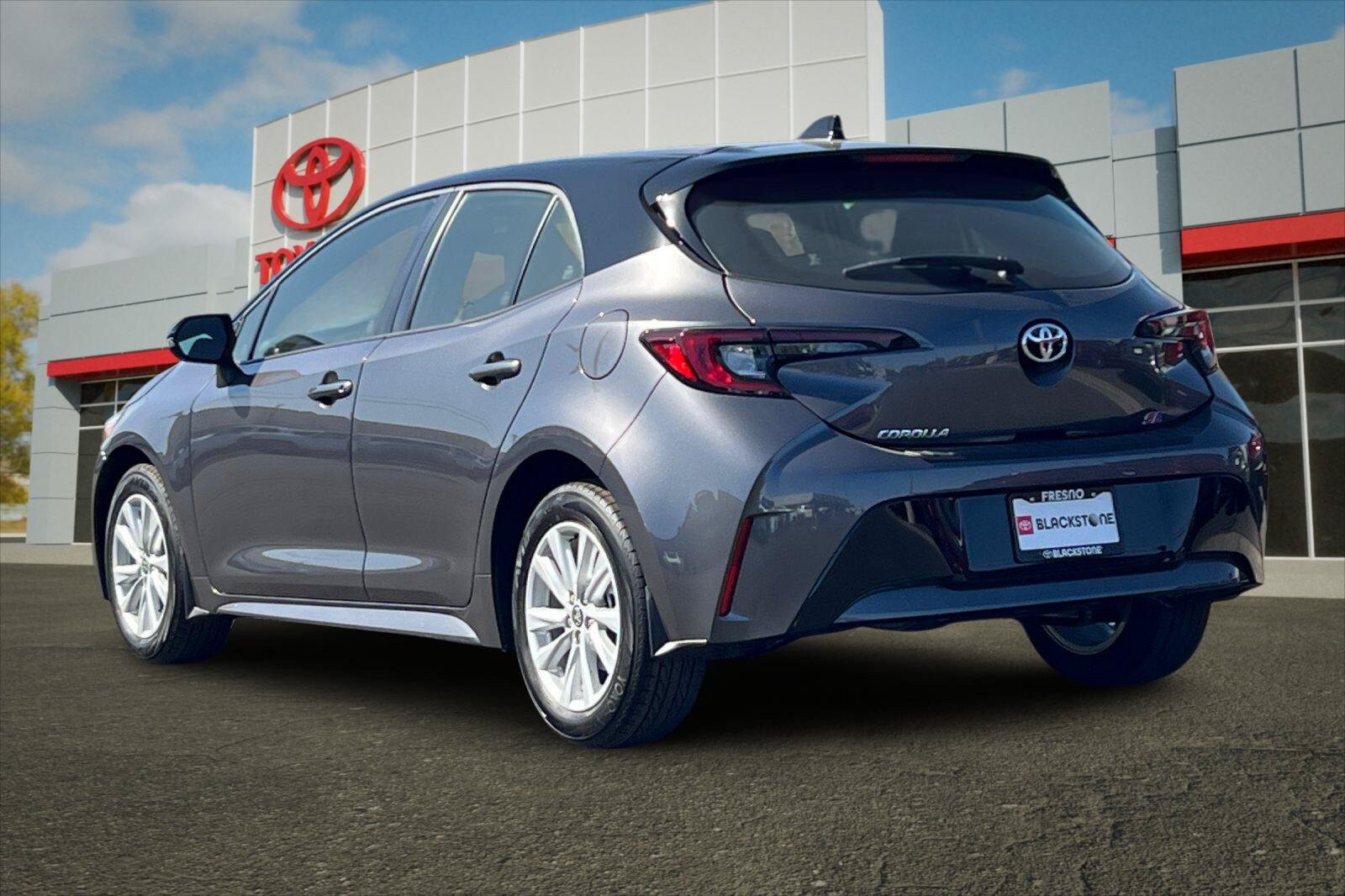 Used 2027 Toyota Corolla SE w/ SE Premium Package FWD image 5