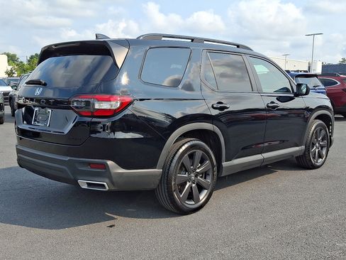 Used 2025 Honda Pilot Sport image 6