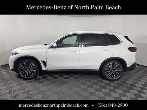 Used 2024 BMW X5 sDrive40i w/ Premium Package image 3