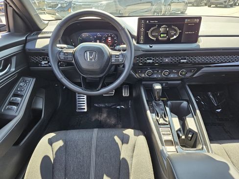 Used 2025 Honda Accord Sport image 12