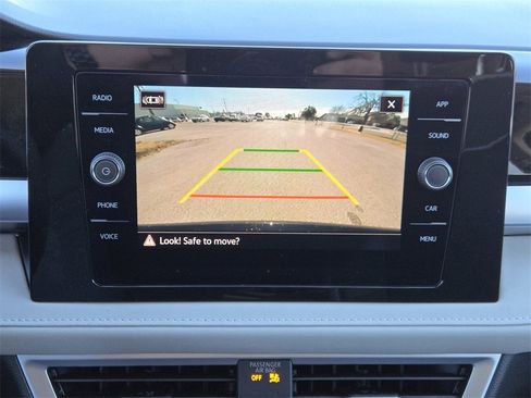 New 2026 Volkswagen Taos SE image 15