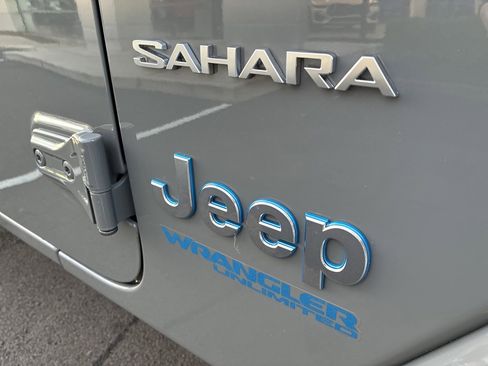 Used 2021 Jeep Wrangler Unlimited Sahara w/ Cold Weather Group image 39