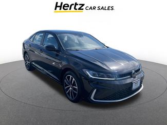 Used 2025 Volkswagen Jetta SE video 1