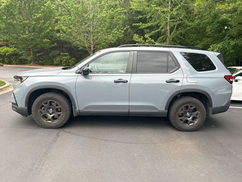 Used 2024 Honda Pilot TrailSport image 11