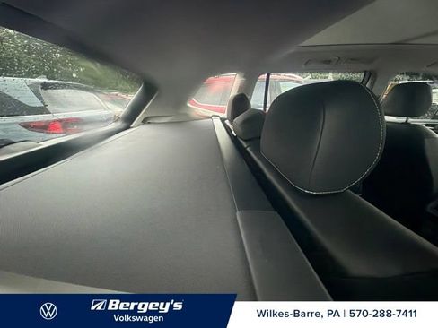 Used 2024 Volkswagen Tiguan SE w/ Panoramic Sunroof Package AWD/4WD image 18