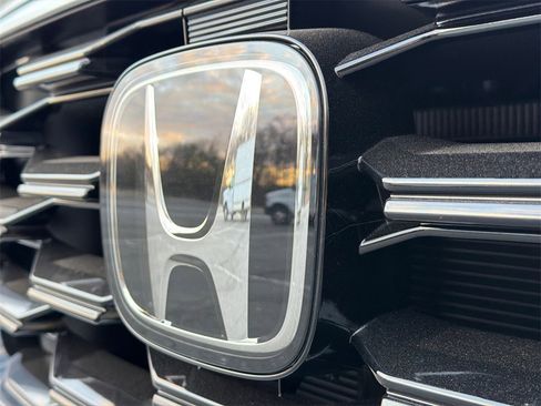 New 2025 Honda Pilot Touring image 14