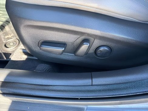 Used 2017 Hyundai Elantra Limited w/ Limited Tech Package 04 image 10