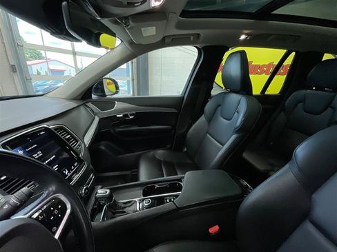 Used 2022 Volvo XC90 T5 Momentum AWD/4WD image 12