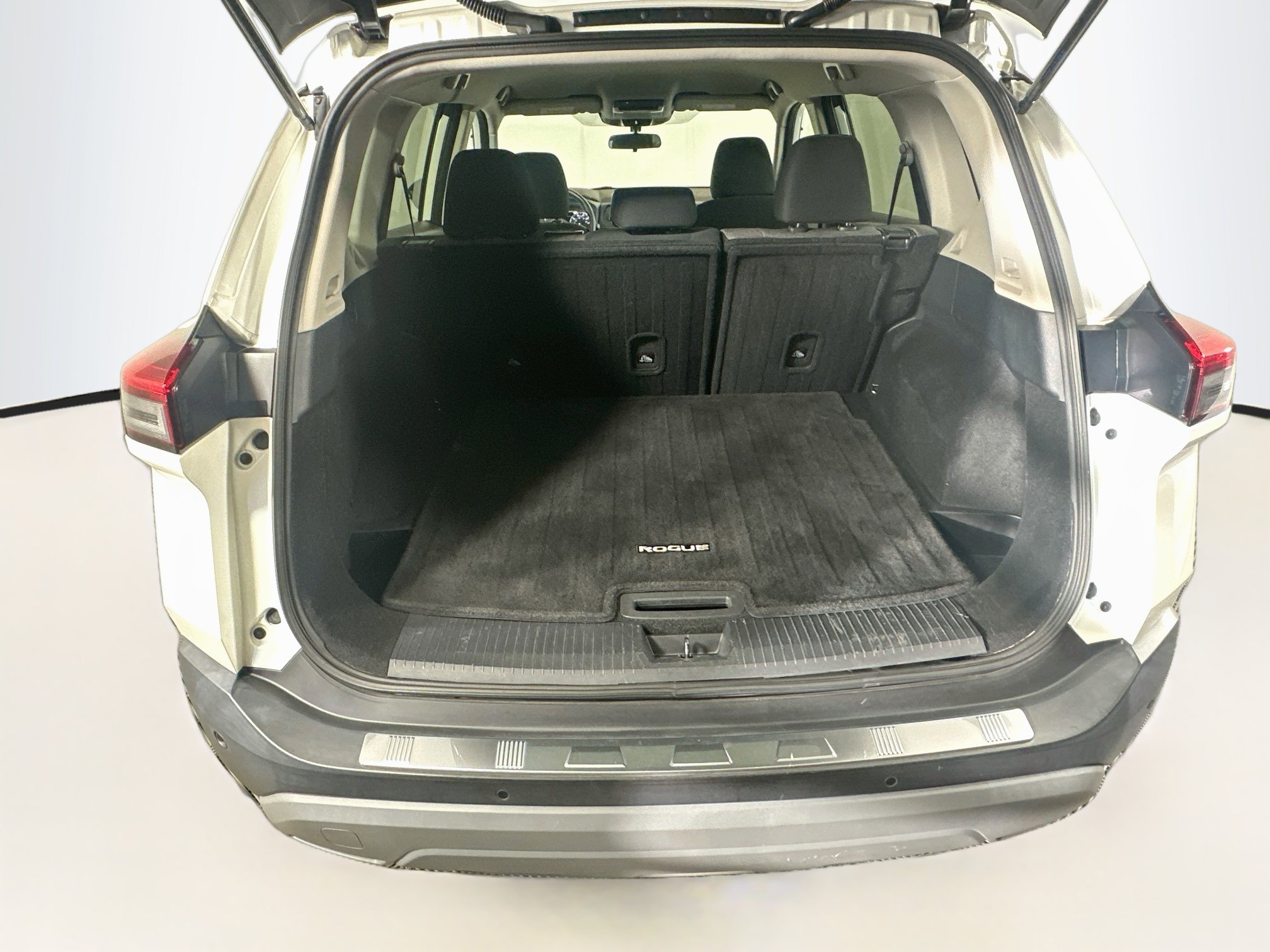 Used 2021 Nissan Rogue SV FWD image 27