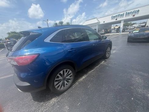 Used 2022 Ford Escape Titanium AWD/4WD image 6