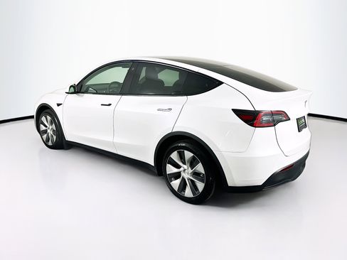 Used 2021 Tesla Model Y Long Range image 5
