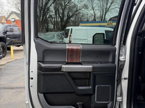 Used 2016 Ford F150 Platinum w/ Equipment Group 701A Luxury image 12