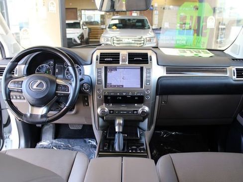 Used 2021 Lexus GX 460 Premium w/ Premium Package image 13