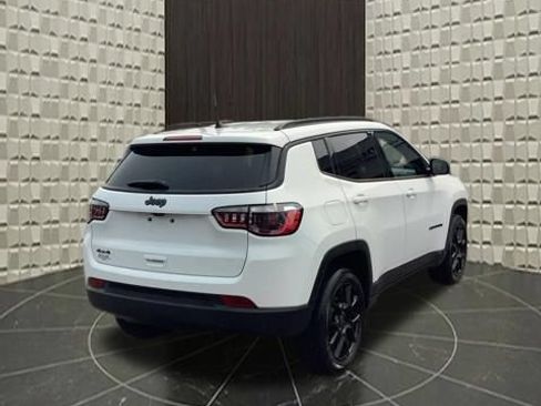 Certified 2025 Jeep Compass Latitude w/ Convenience Group AWD/4WD image 3