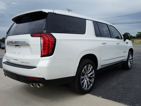 Used 2024 GMC Yukon XL Denali w/ Denali Reserve Package AWD/4WD image 5