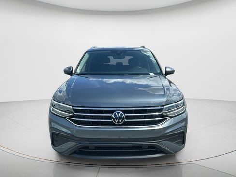 Used 2023 Volkswagen Tiguan SE w/ Panoramic Sunroof Package image 9