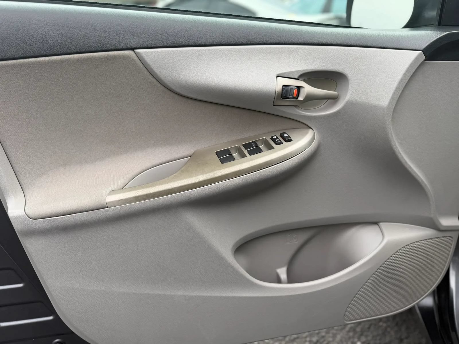 Used 2013 Toyota Corolla LE FWD image 11
