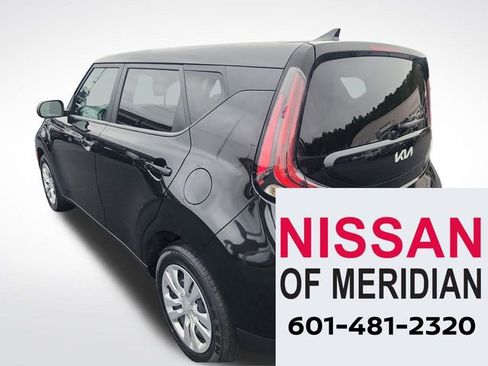 Used 2023 Kia Soul LX image 3