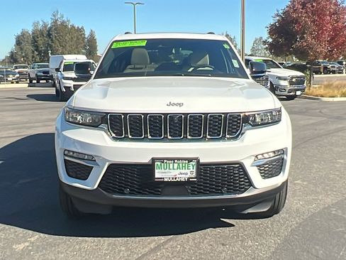 New 2025 Jeep Grand Cherokee Limited w/ Luxury Tech Group II image 8