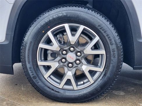 Used 2023 GMC Acadia SLE w/ Driver Convenience Package image 10