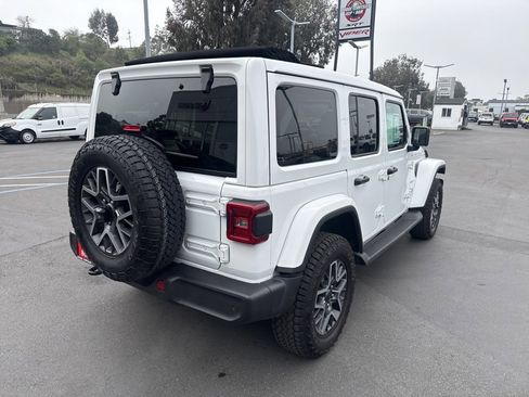 Certified 2024 Jeep Wrangler Sahara w/ Technology Group image 9