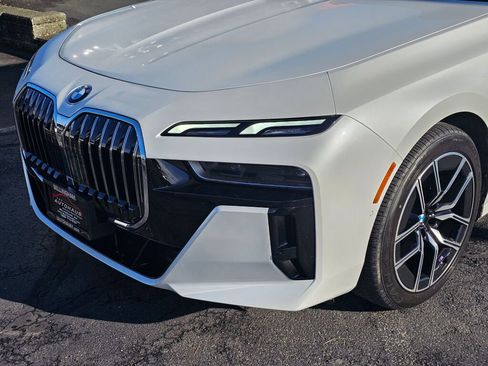 Used 2024 BMW 740i xDrive image 10