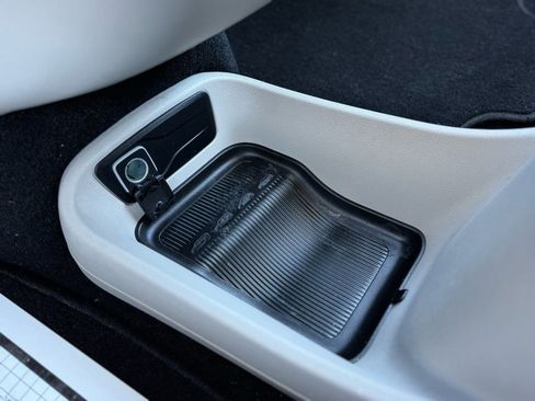 Used 2023 Chrysler Pacifica Touring-L image 23