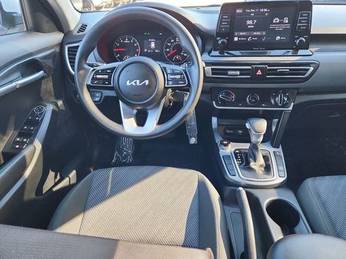 Used 2023 Kia Seltos LX image 4