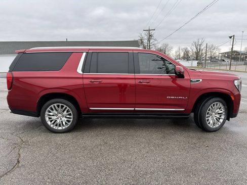 Used 2023 GMC Yukon XL Denali w/ Denali Reserve Package image 12