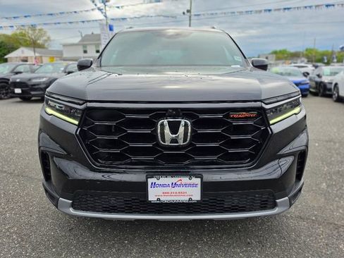 Certified 2025 Honda Pilot TrailSport image 8