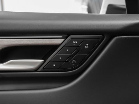 Certified 2025 Porsche Macan 4S Electric AWD/4WD image 28