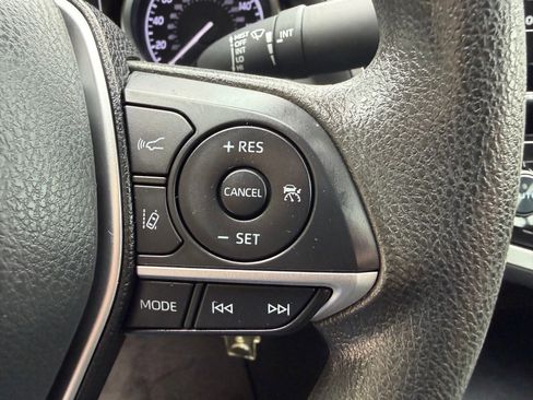 Used 2022 Toyota Camry LE FWD image 13