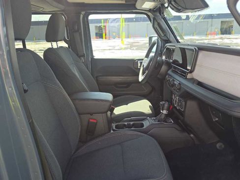 Used 2025 Jeep Wrangler Unlimited Sahara w/ Safety Group AWD/4WD image 10