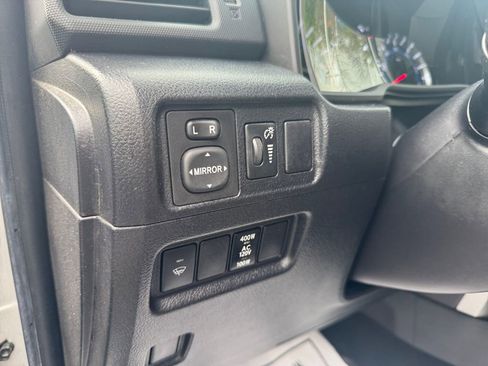Used 2018 Toyota 4Runner SR5 AWD/4WD image 29