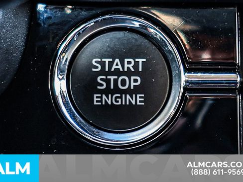 Used 2025 Mitsubishi Outlander SE image 42