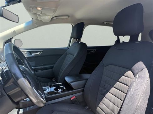 Used 2017 Ford Edge SEL image 9