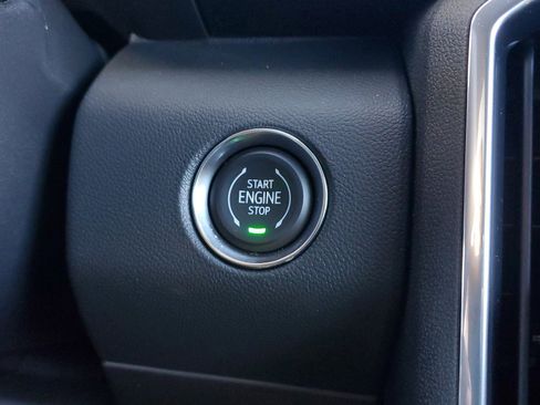 New 2025 GMC Acadia Elevation image 32